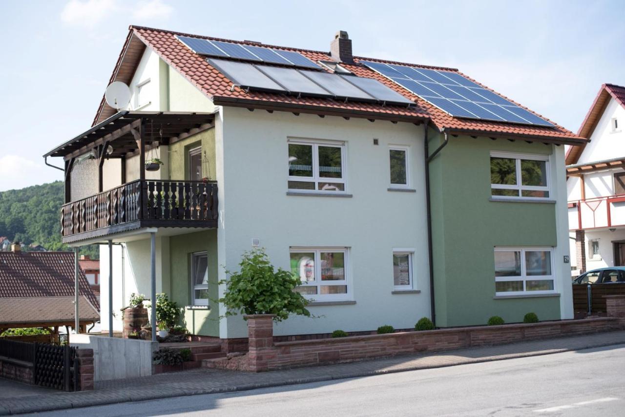 Ferienwohnung Muench Mit Balkon Grossheubach Bagian luar foto