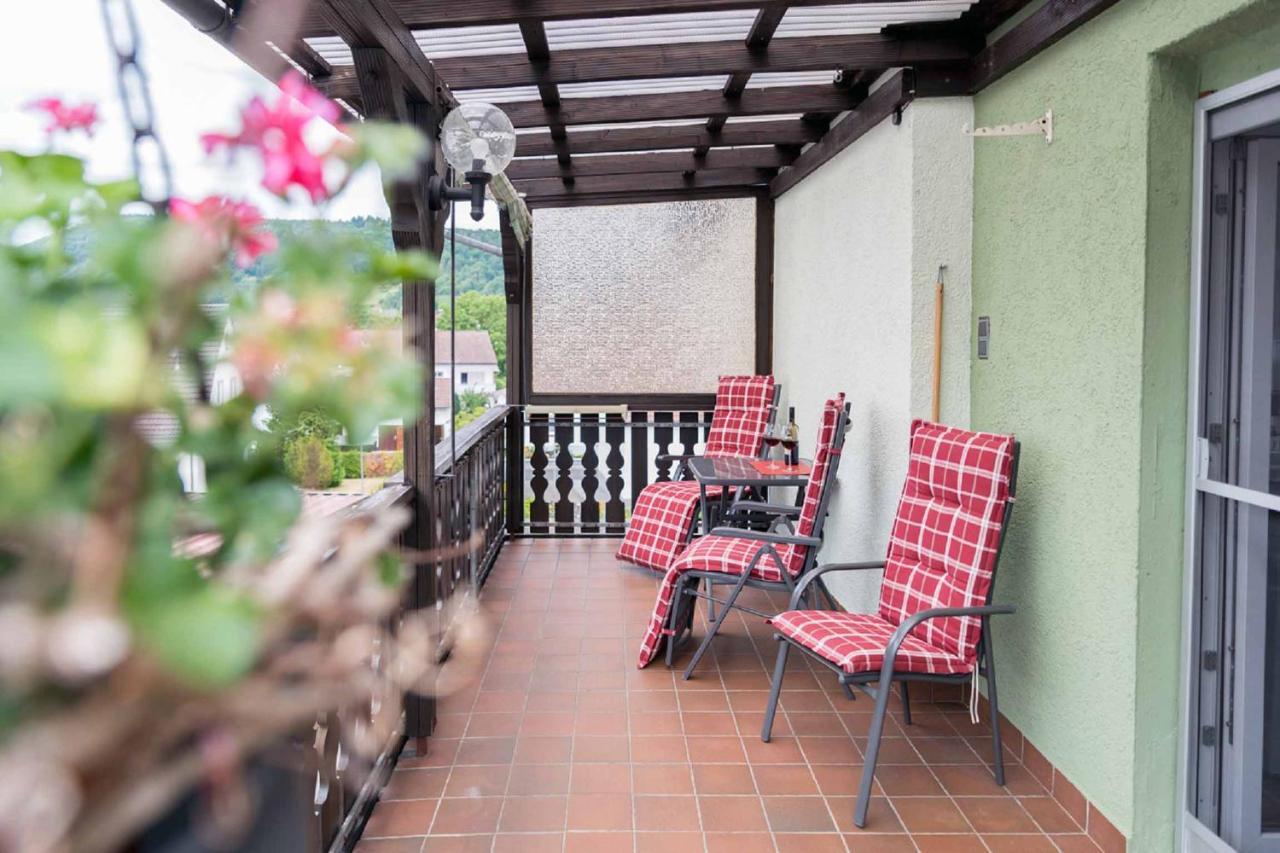 Ferienwohnung Muench Mit Balkon Grossheubach Bagian luar foto